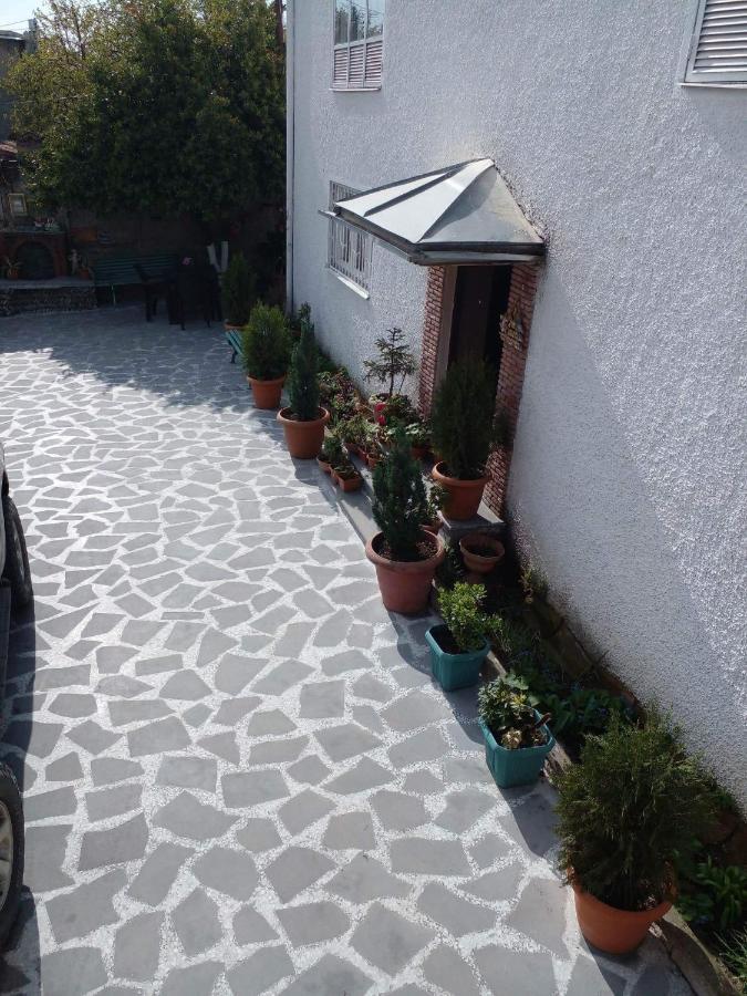Guesthouse Giorgi Telavi Buitenkant foto
