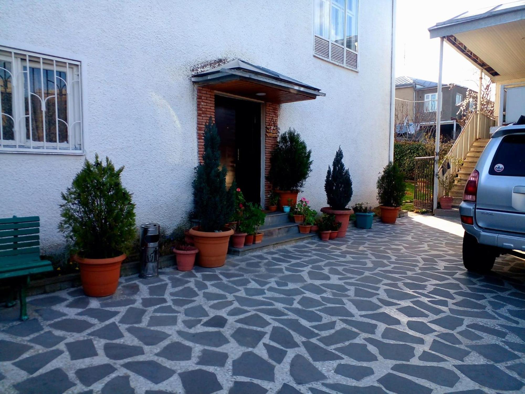 Guesthouse Giorgi Telavi Buitenkant foto