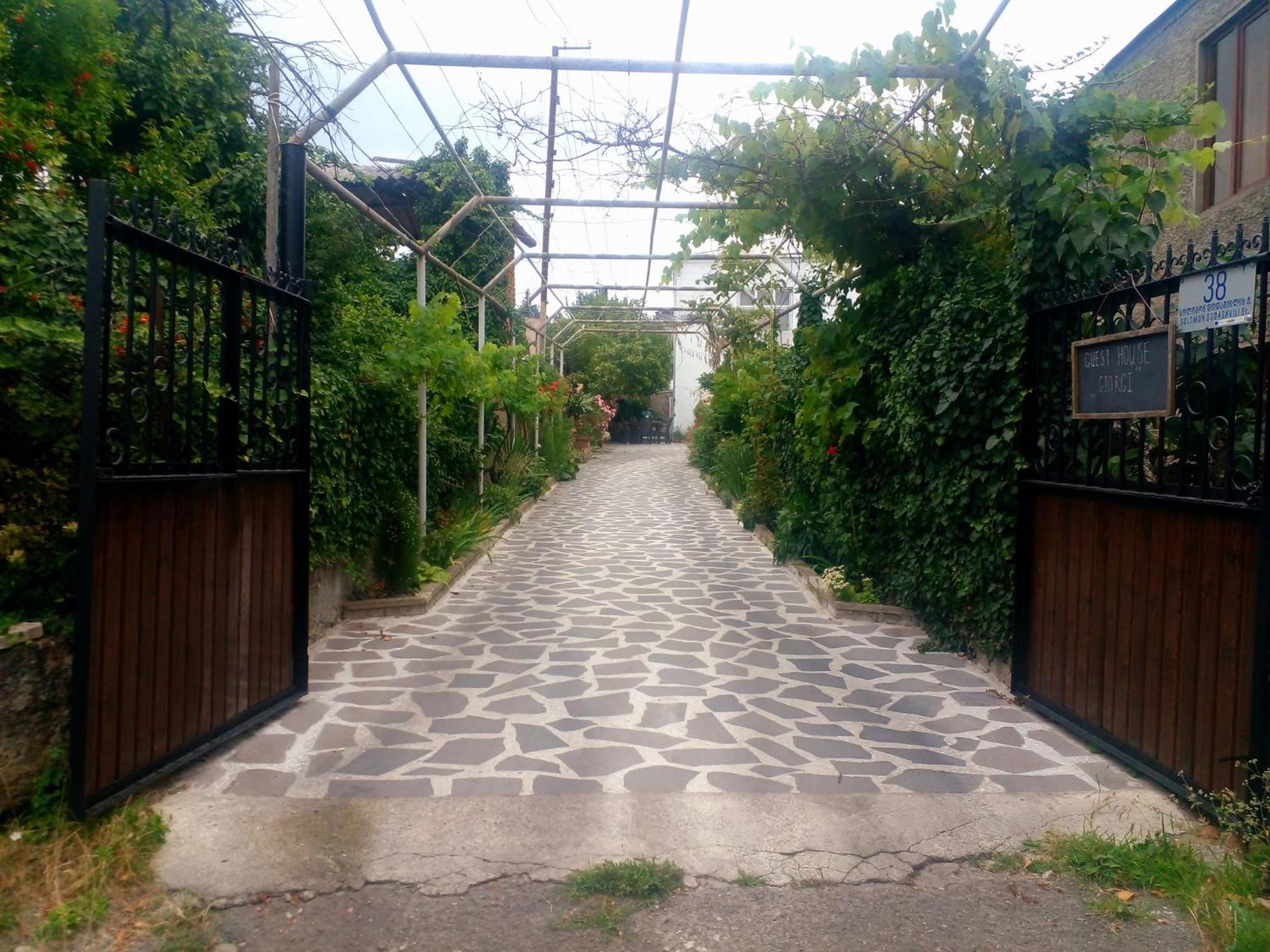 Guesthouse Giorgi Telavi Buitenkant foto